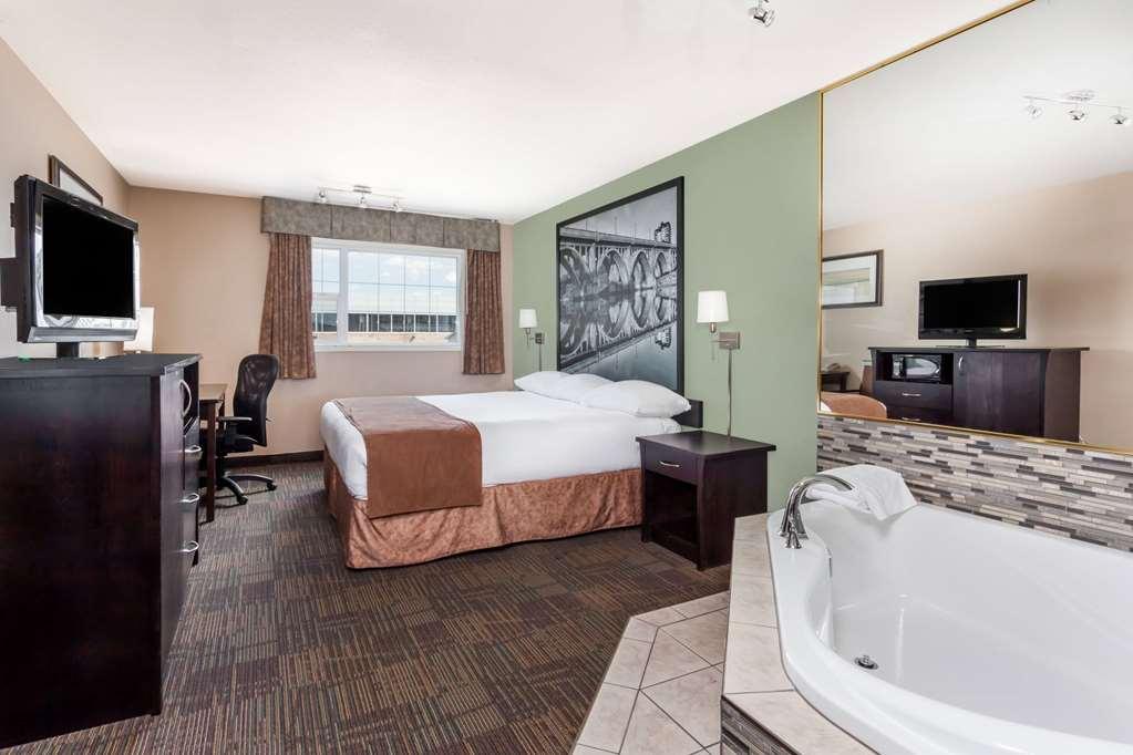 Готель Super 8 By Wyndham Saskatoon Near Saskatoon Airport Номер фото