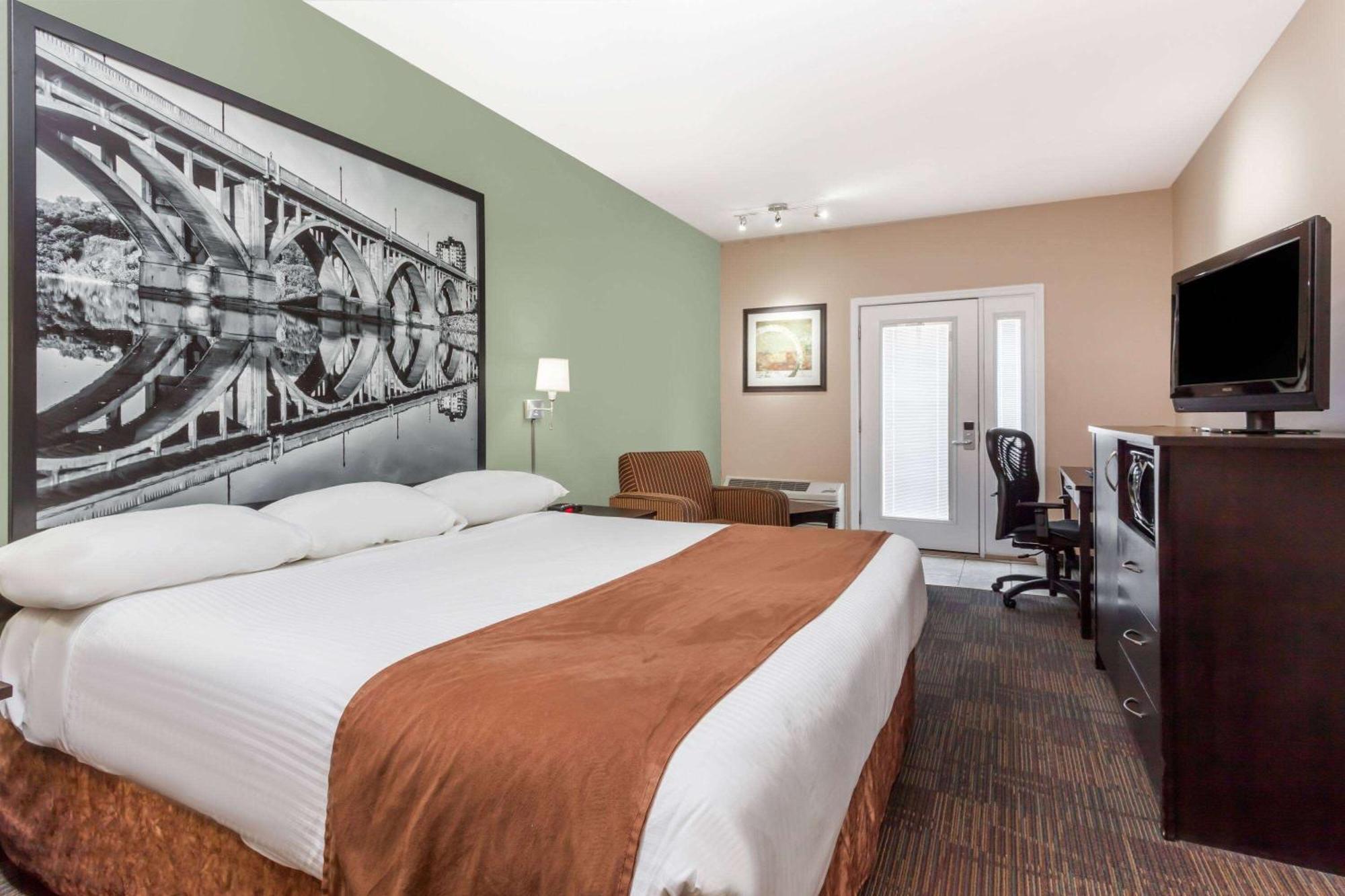 Готель Super 8 By Wyndham Saskatoon Near Saskatoon Airport Екстер'єр фото