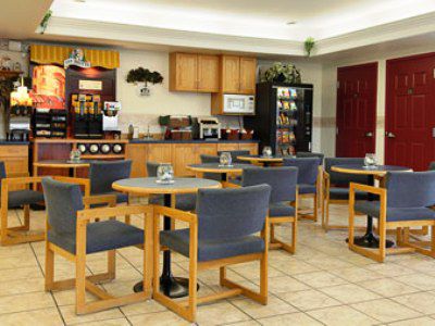 Готель Super 8 By Wyndham Saskatoon Near Saskatoon Airport Ресторан фото